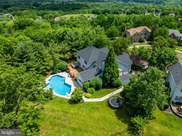 2111 Peregrine Cir, Audubon, PA 19403