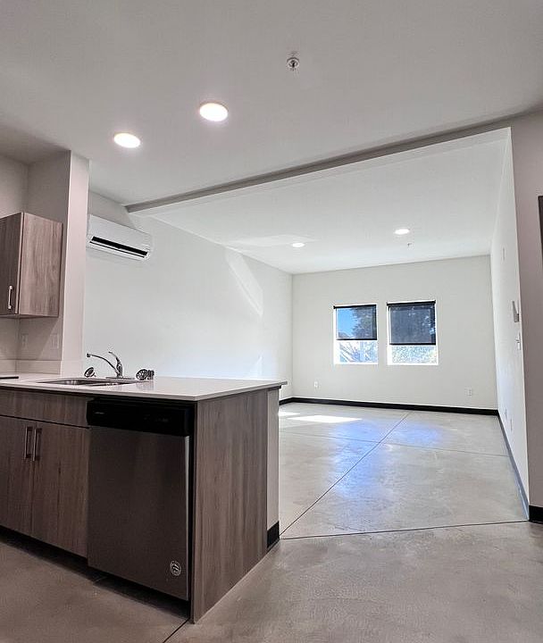 1st image of 1405 N Wall St #404