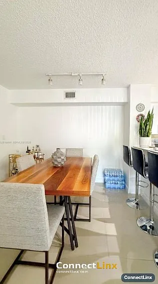 2 bed, 2.0 bath, 1060 sqft, $2,375 — Photo 4