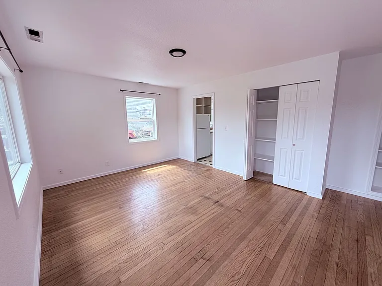 9823 31st Ave SW — Photo 3