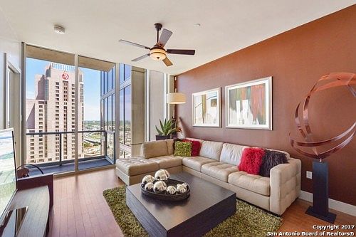 3rd image of 600 E Market St
