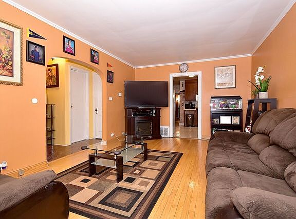 4th image of 6347 W Berteau Ave