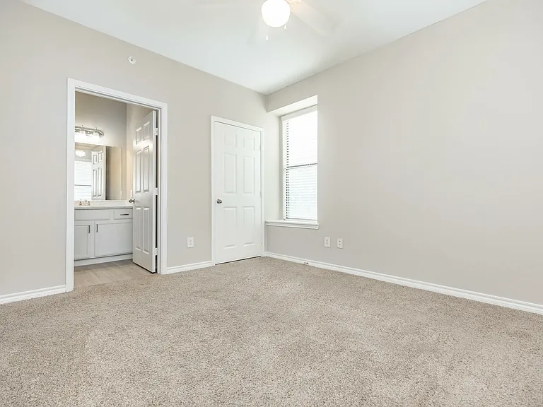 The Ventura Apartments — Photo 15