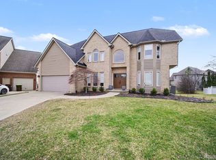 1717 Foxdale Ln, Ann Arbor, MI 48108