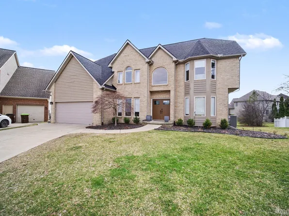 1717 Foxdale Ln, Ann Arbor, MI 48108