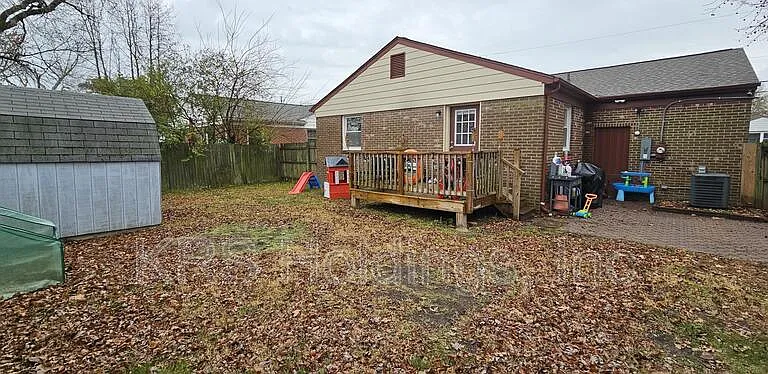1543 Grove St — Photo 2