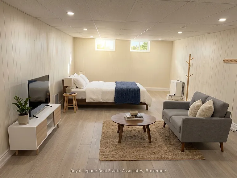 60 Toby Cres #LOWER — Photo 3