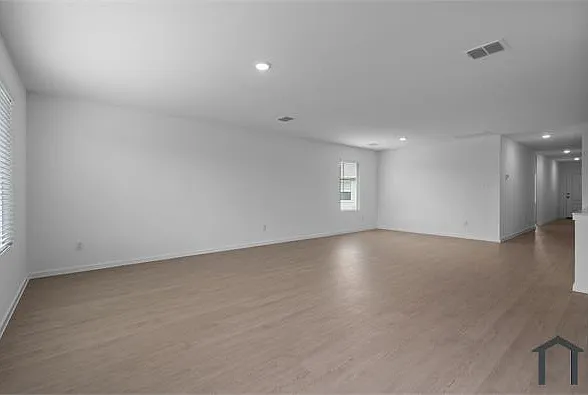 4 bed, 1676 sqft, $2,800 — Photo 4
