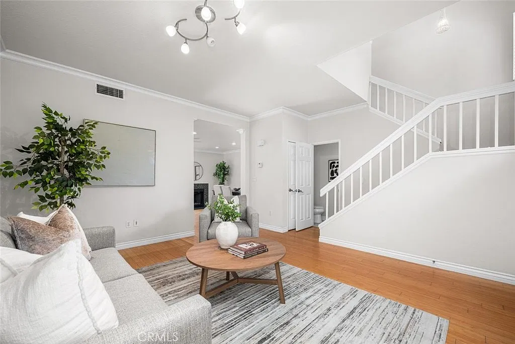 2 bed, 2.5 bath, 1176 sqft, $3,900 — Photo 4