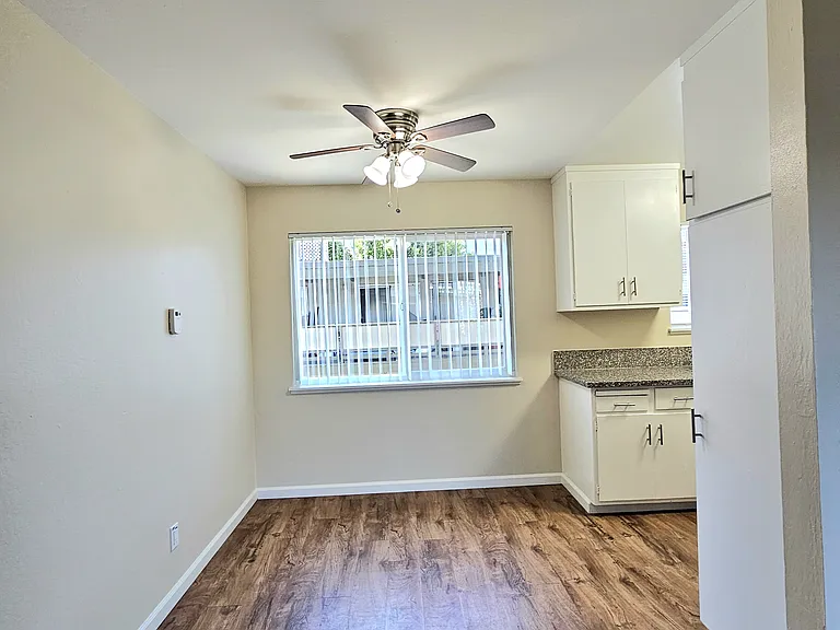 527 Walker Dr — Photo 10