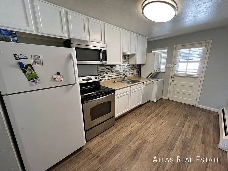 2337 S Locust St #C — Photo 3