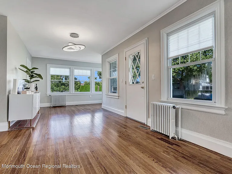 110 Monmouth Dr — Photo 13