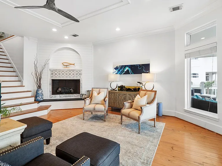 1026 Lillian Ln — Photo 23