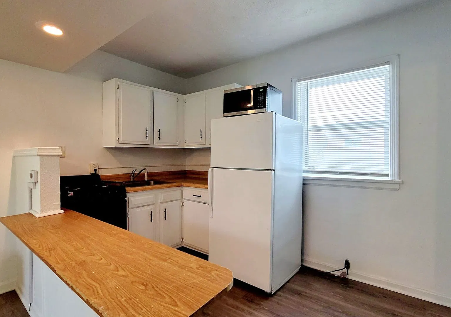 1202 W 7th St — Photo 2