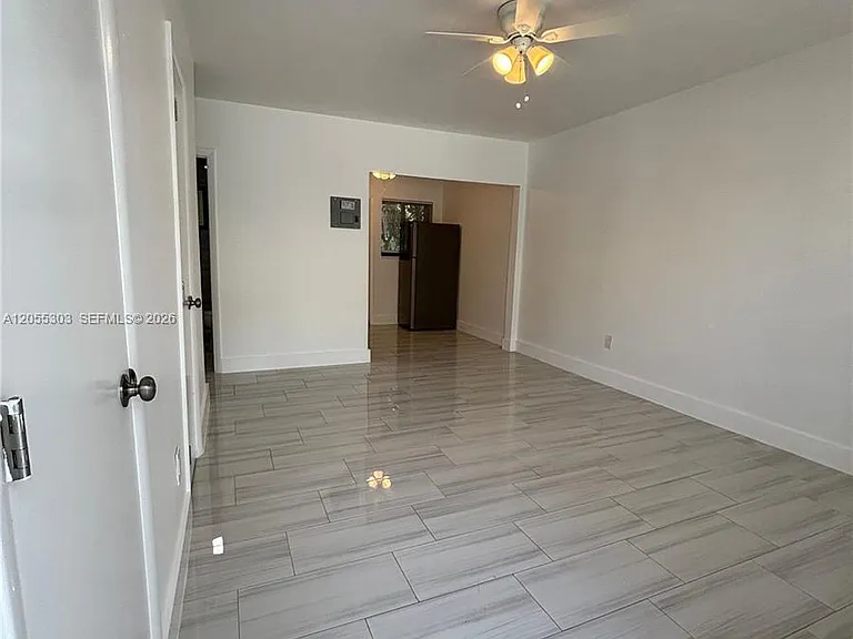 671 SW 7th St #7 — Photo 8