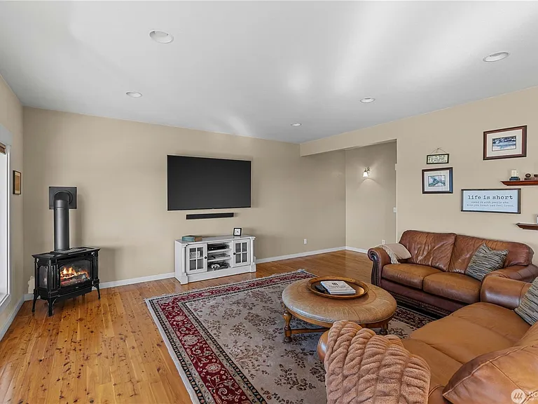 3616 Tahoma Pl W — Photo 9