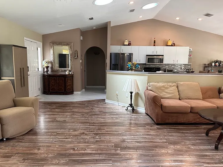 28 Edward Dr — Photo 11