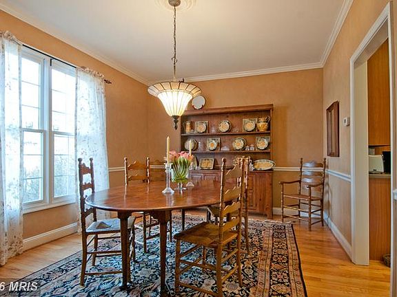 4th image of 611 Brownstone Dr #5