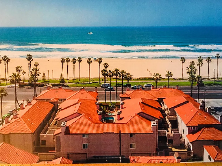 Beach front complex of 42 owners/units with H.O.A. clean pool and year round hot tub