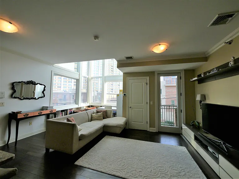 255 Laird Ave #15 — Photo 3
