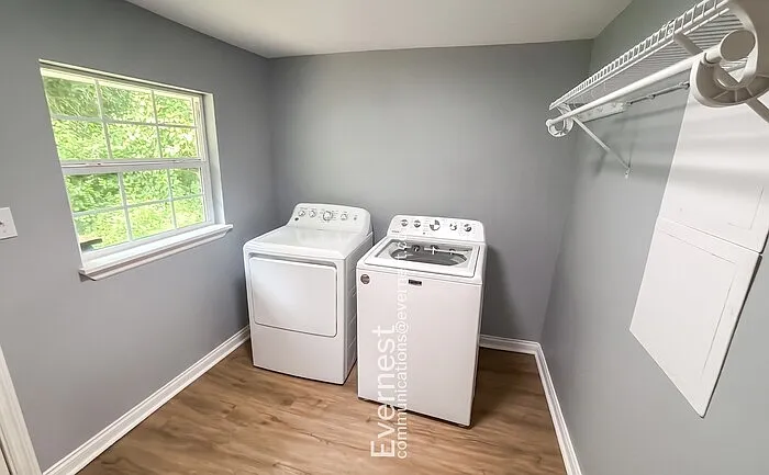 2311 Fairleigh St — Photo 18
