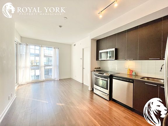 3rd image of 10 Park Lawn Rd #522