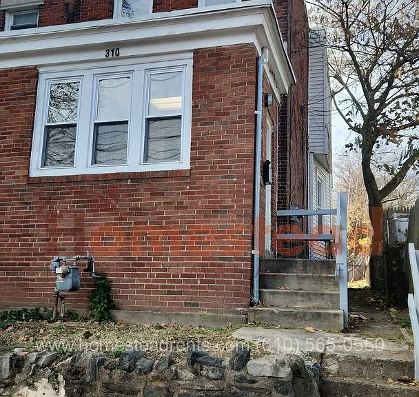 310 Moore St — Photo 2