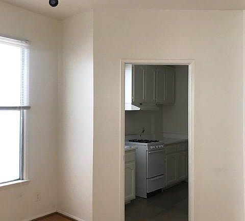 4th image of 1114 Poinsettia Dr APT 1