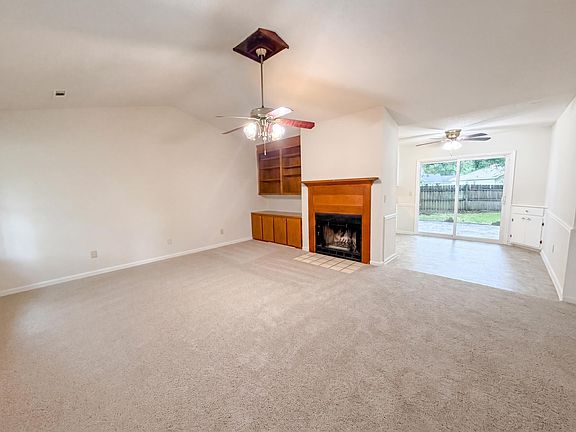 3rd image of 422 Allen Ct
