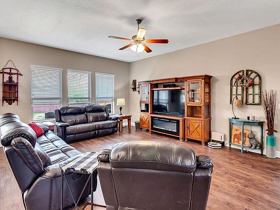 5th image of 3044 Crown Creek Cir