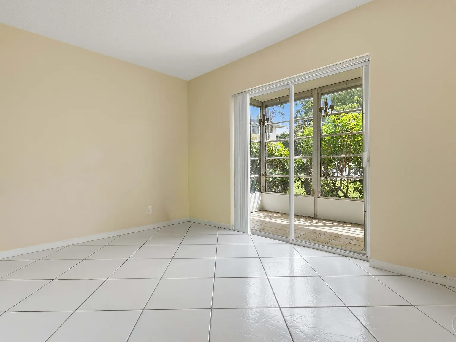 2 bed, 1.0 bath, 806 sqft, $1,600 — Photo 4