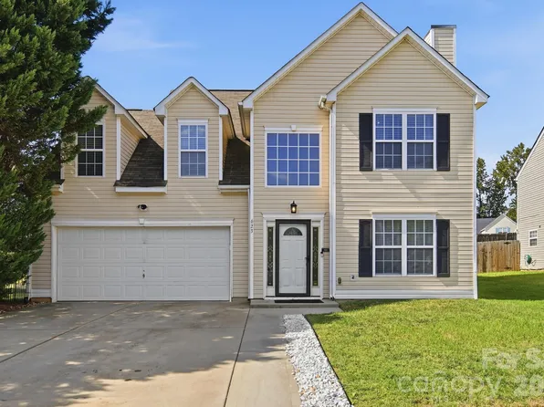 623 Finborough Ct, Charlotte, NC 28214