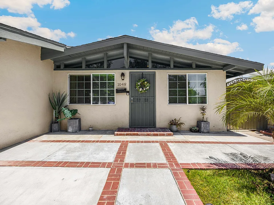 1048 N Hermosa Dr