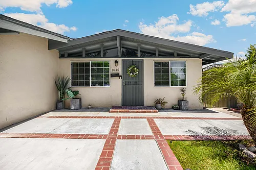 1048 N Hermosa Dr Photo 1