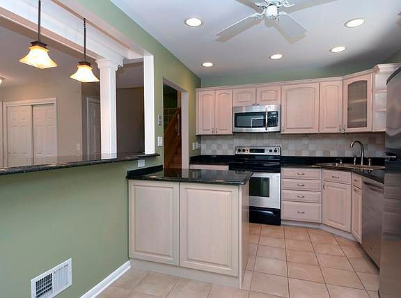 3rd image of 1016 S Dunton Ave