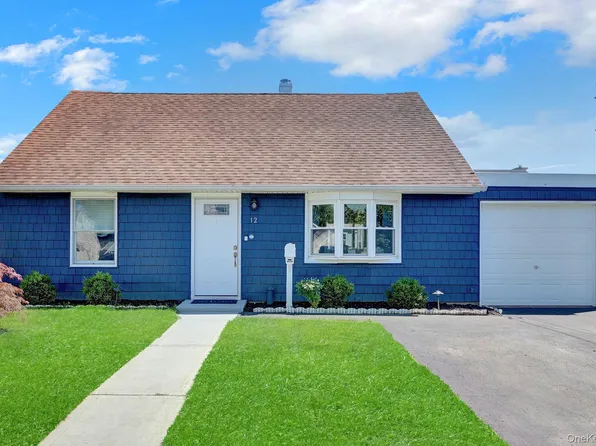 12 Carlton Drive, Massapequa, NY 11758