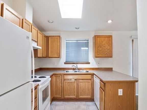 3rd image of 7914 58th Pl NE