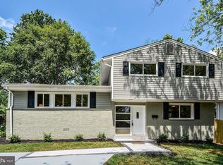 7422 Dominion Dr, Oxon Hill, MD 20745