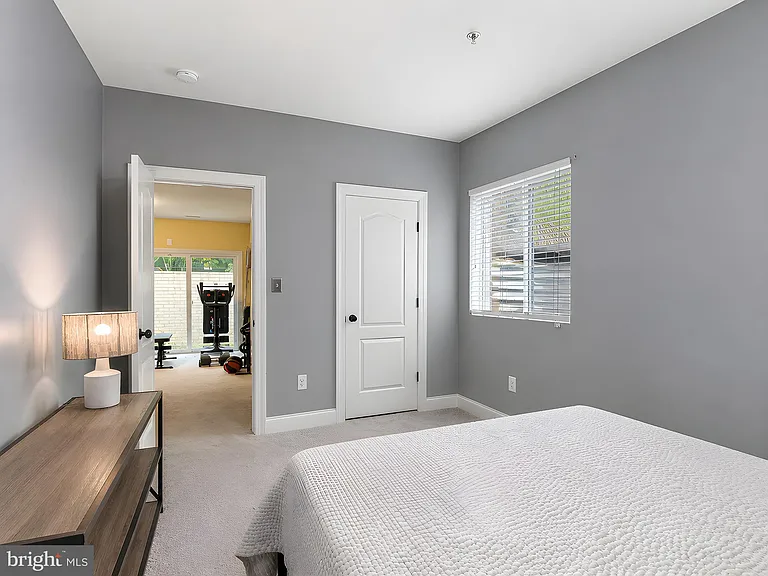 23017 Holloway Ct — Photo 55