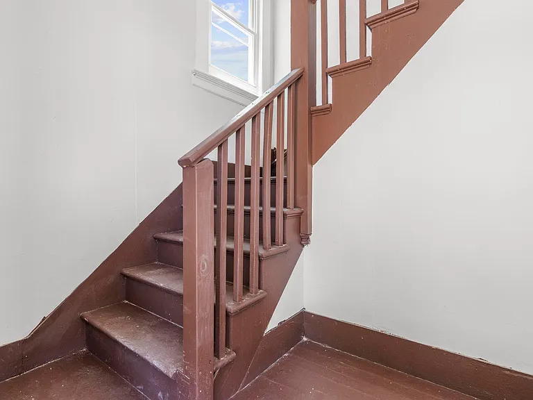 146 Hobart St #3 — Photo 6