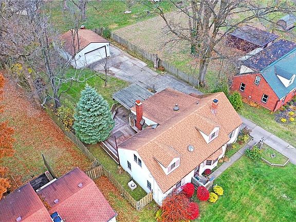 3rd image of 5336 Baker St