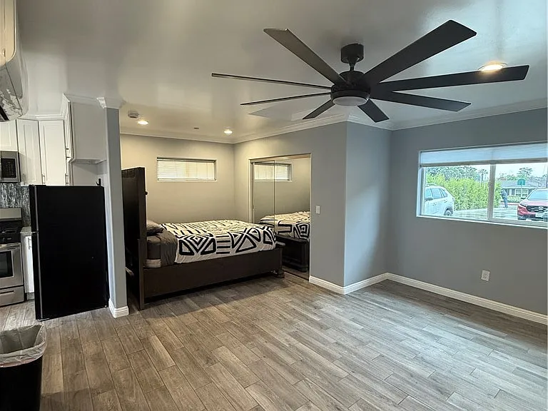 1147 E Lemon Ave — Photo 5