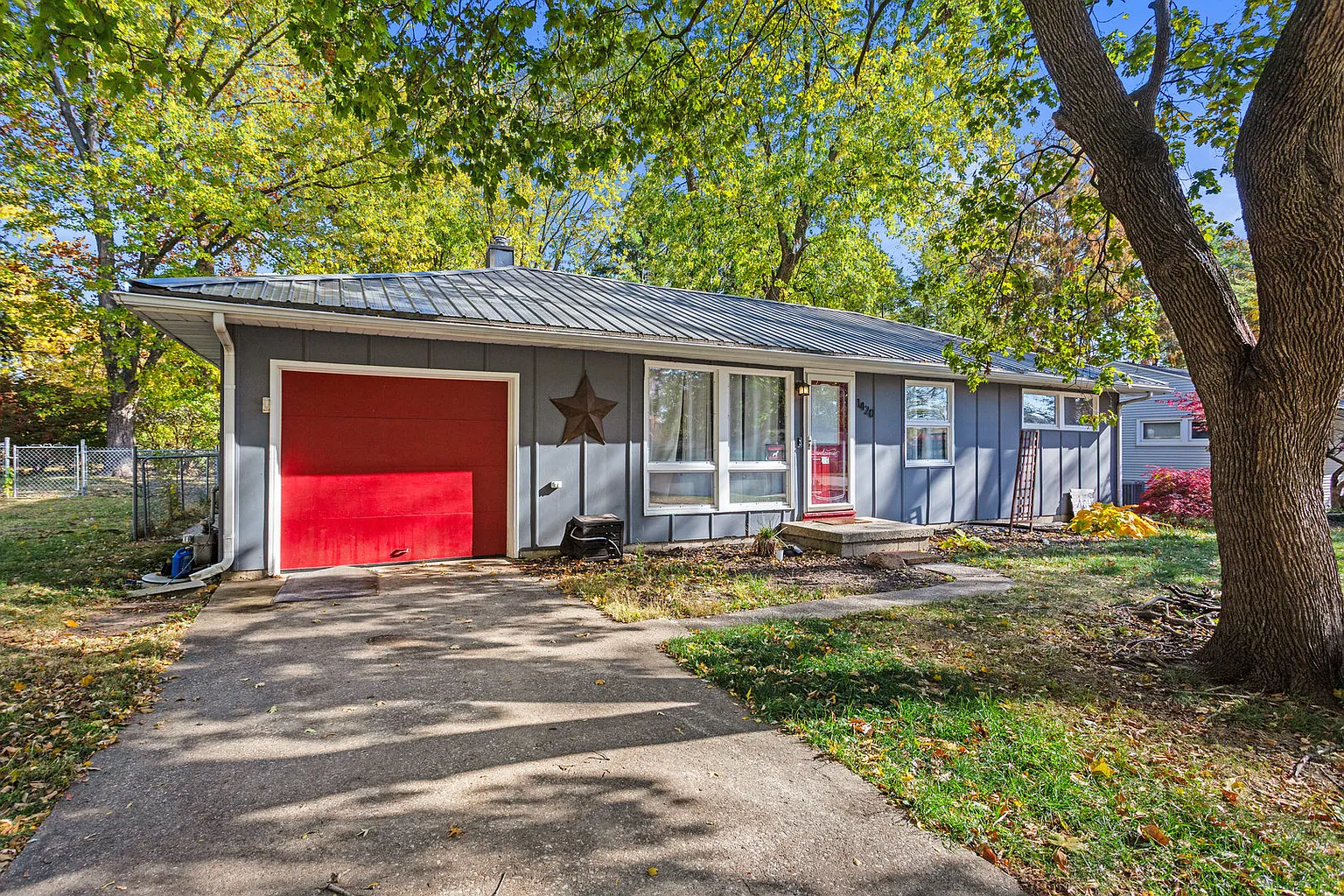 1420 S Western Ave photo 1