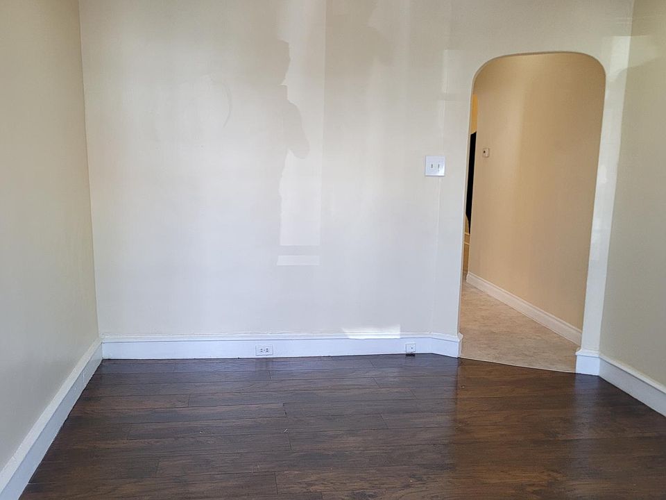 1st image of 5562 Spruce St Floor 1