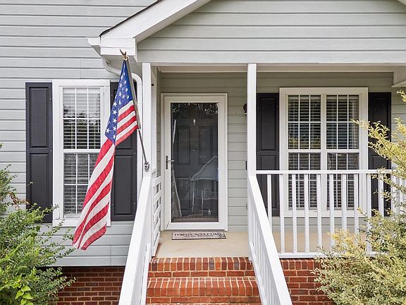 4th image of 413 Ashley Dr