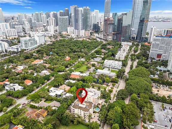 3rd image of 1834 Brickell Ave APT 33
