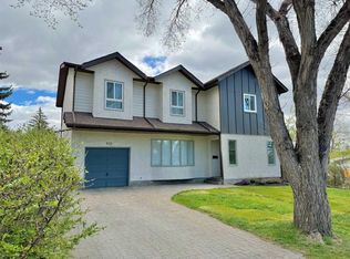 416 W Thornhill Pl NW, Calgary, AB T2K2S5