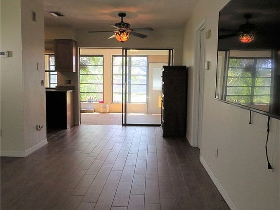 4th image of 27069 Allan St