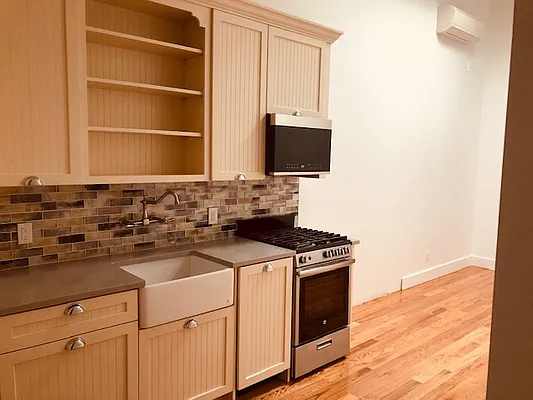 Rented by Gold-Stone Realty | media 13