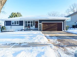 4113 Hickory Ln, Sioux City, IA 51106